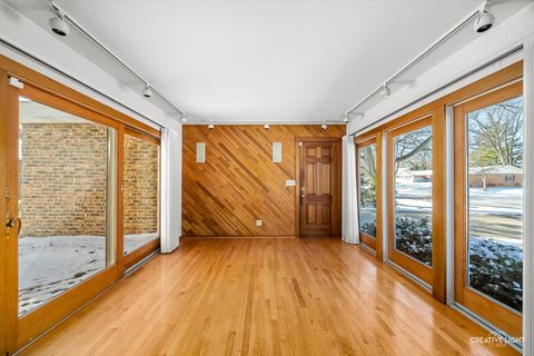 Tiny photo for 700 McClaran Avenue, Aurora, IL 60506 (MLS # 12568585)