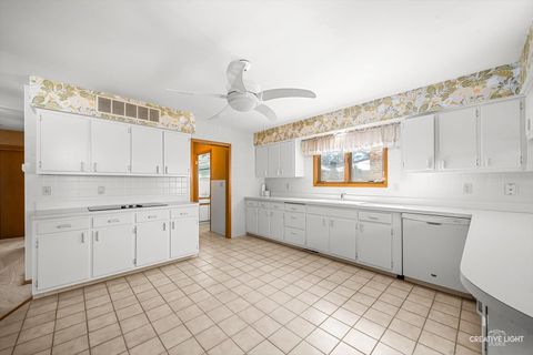 Tiny photo for 700 McClaran Avenue, Aurora, IL 60506 (MLS # 12568585)