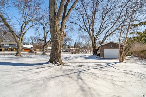 Tiny photo for 700 McClaran Avenue, Aurora, IL 60506 (MLS # 12568585)
