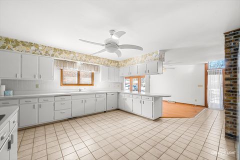 Tiny photo for 700 McClaran Avenue, Aurora, IL 60506 (MLS # 12568585)