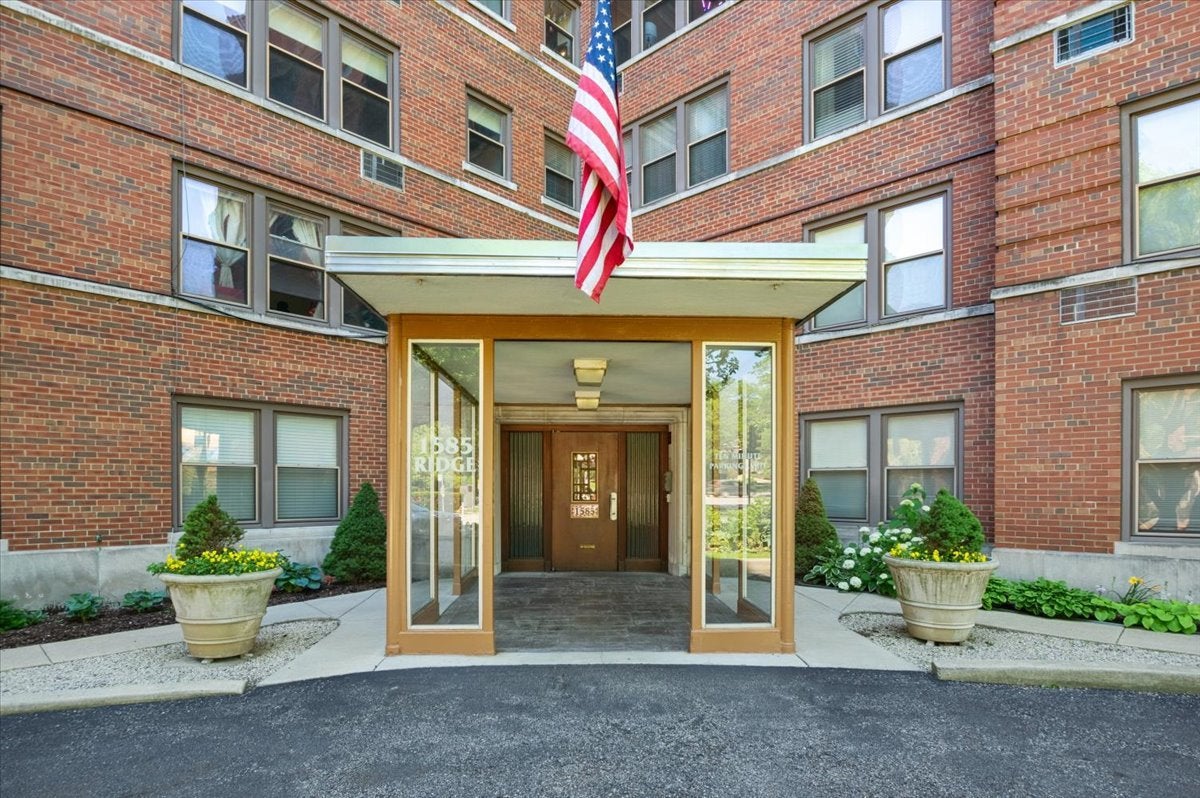 1585 Ridge Avenue 309