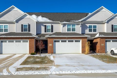 Photo of 3918 ORCHARD Drive, Bettendorf, IA 52722 (MLS # 12548823)