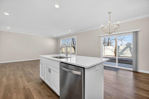 Tiny photo for 3918 ORCHARD Drive, Bettendorf, IA 52722 (MLS # 12548823)