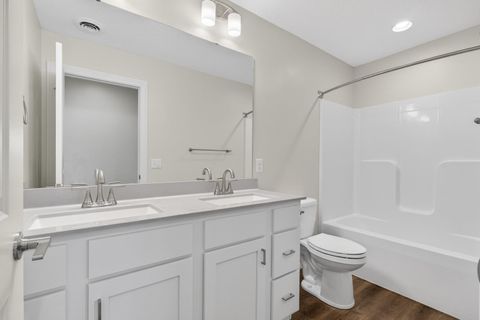 Tiny photo for 3918 ORCHARD Drive, Bettendorf, IA 52722 (MLS # 12548823)