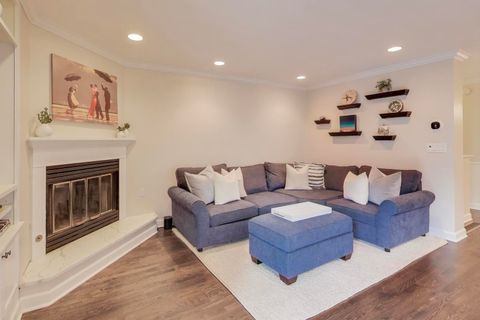 Tiny photo for 2436 N Janssen Avenue, Chicago, IL 60614 (MLS # 12499654)