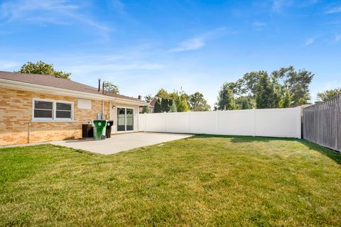 Tiny photo for 1900 Manchester Avenue, Westchester, IL 60154 (MLS # 12487766)