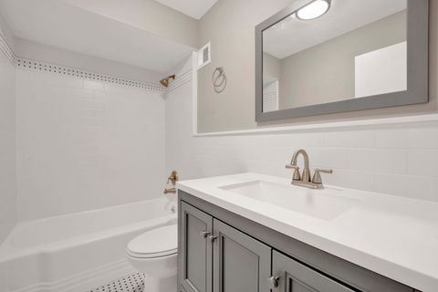 Tiny photo for 1900 Manchester Avenue, Westchester, IL 60154 (MLS # 12487766)