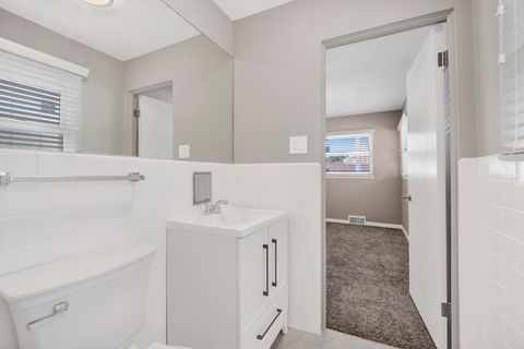 Tiny photo for 1900 Manchester Avenue, Westchester, IL 60154 (MLS # 12487766)