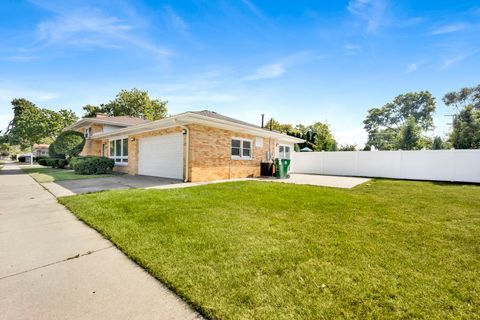 Tiny photo for 1900 Manchester Avenue, Westchester, IL 60154 (MLS # 12487766)