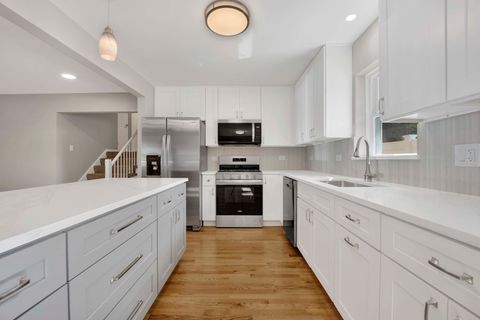 Tiny photo for 1900 Manchester Avenue, Westchester, IL 60154 (MLS # 12487766)