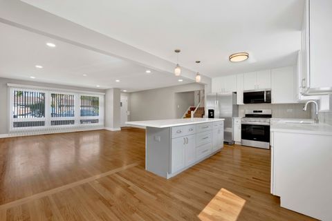 Tiny photo for 1900 Manchester Avenue, Westchester, IL 60154 (MLS # 12487766)