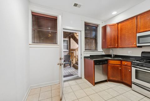 Tiny photo for 1515 W Pratt Boulevard #1, Chicago, IL 60626 (MLS # 12387040)