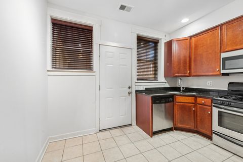 Tiny photo for 1515 W Pratt Boulevard #1, Chicago, IL 60626 (MLS # 12387040)