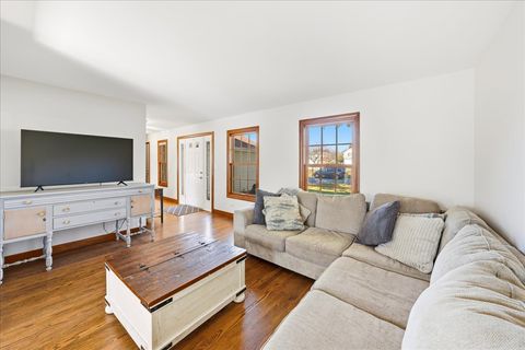 Tiny photo for 41 Whispering Drive, Streamwood, IL 60107 (MLS # 12515596)