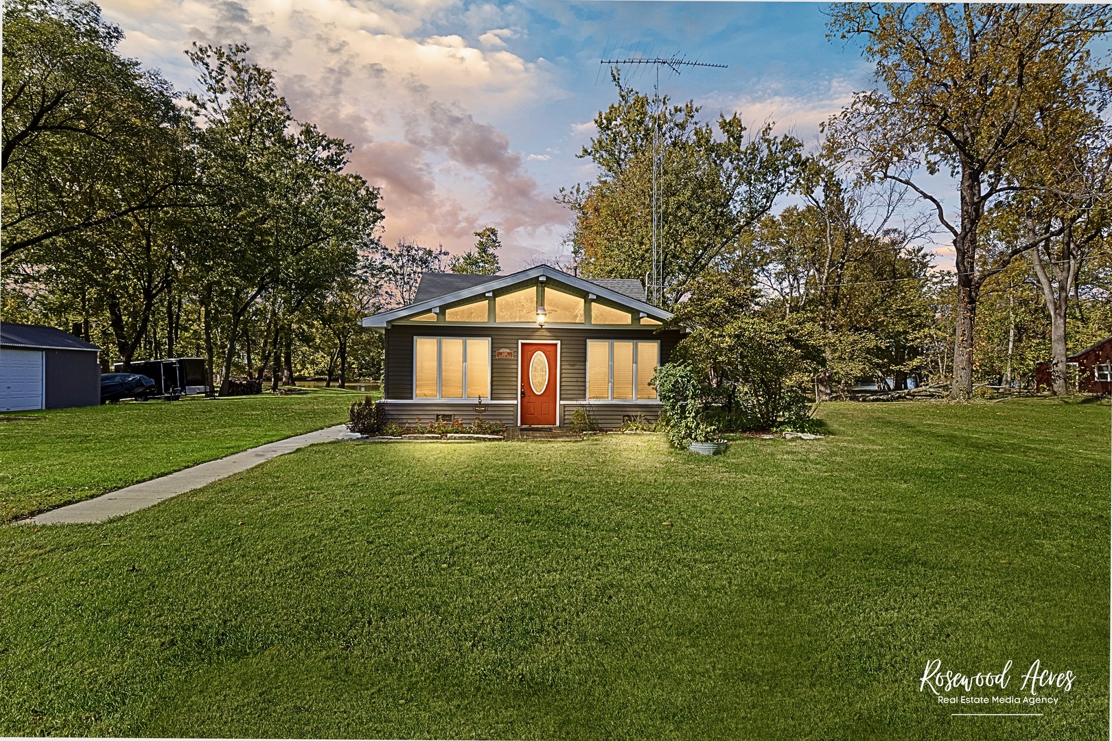 1416 N Riverside Drive