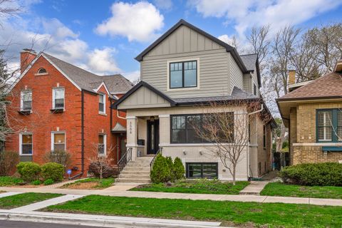 3008 W Hollywood Avenue Chicago IL 60659