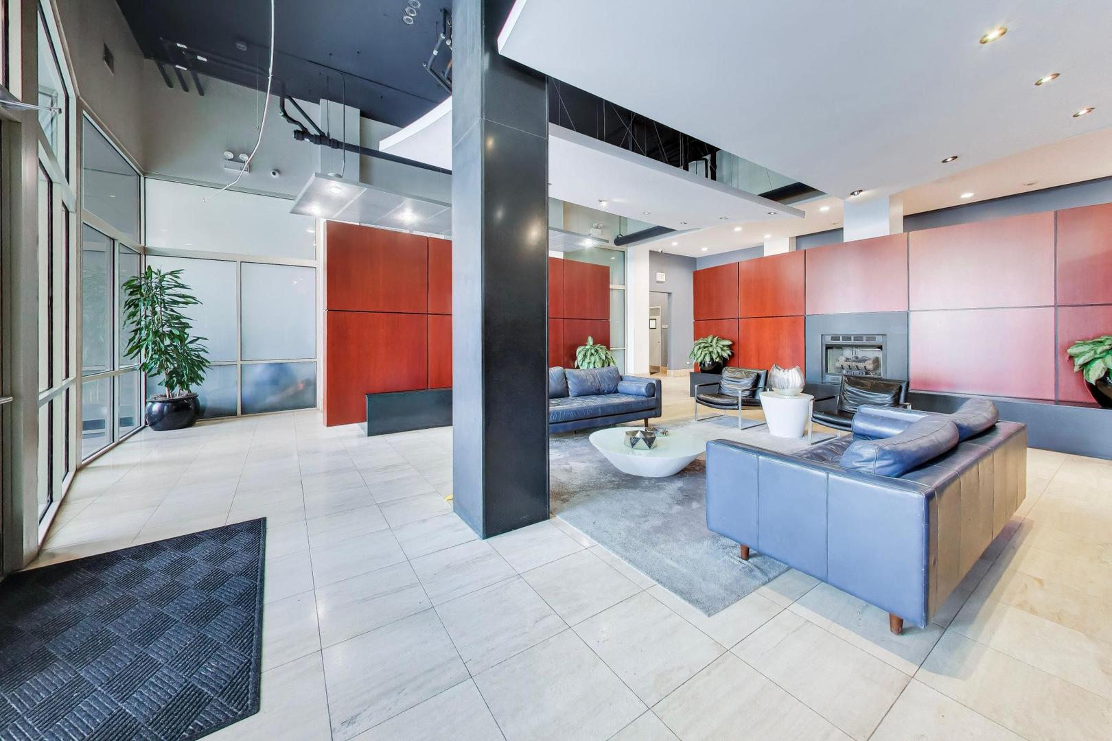 1001 W Madison Street 606