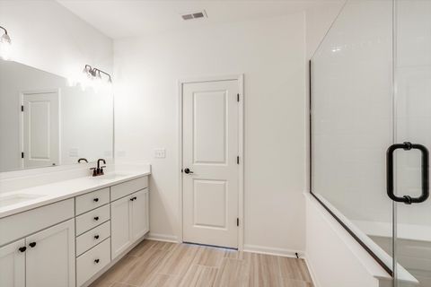 Tiny photo for Oswego, IL 60543 (MLS # 12631083)