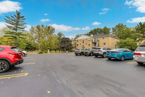 Tiny photo for 462 S President Street #202, Carol Stream, IL 60188 (MLS # 12494504)