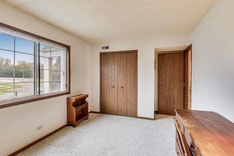 Tiny photo for 462 S President Street #202, Carol Stream, IL 60188 (MLS # 12494504)