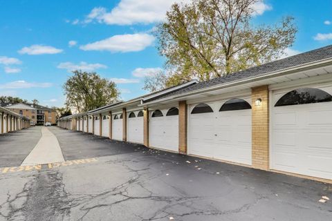 Tiny photo for 462 S President Street #202, Carol Stream, IL 60188 (MLS # 12494504)