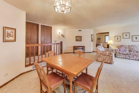 Tiny photo for 462 S President Street #202, Carol Stream, IL 60188 (MLS # 12494504)