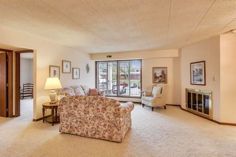 Tiny photo for 462 S President Street #202, Carol Stream, IL 60188 (MLS # 12494504)