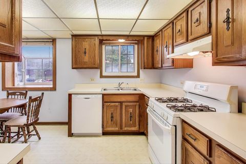 Tiny photo for 462 S President Street #202, Carol Stream, IL 60188 (MLS # 12494504)