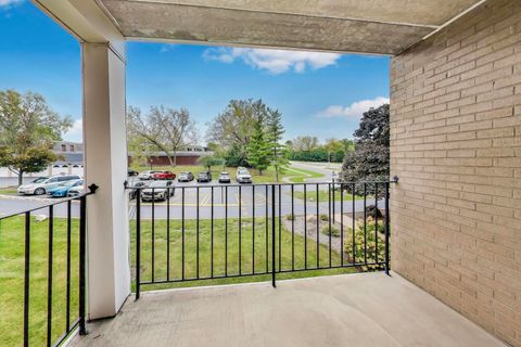 Tiny photo for 462 S President Street #202, Carol Stream, IL 60188 (MLS # 12494504)