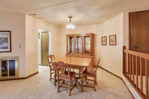 Tiny photo for 462 S President Street #202, Carol Stream, IL 60188 (MLS # 12494504)