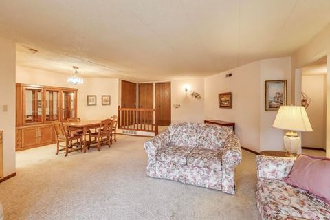 Tiny photo for 462 S President Street #202, Carol Stream, IL 60188 (MLS # 12494504)