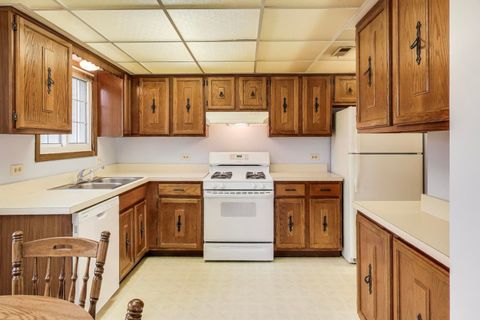 Tiny photo for 462 S President Street #202, Carol Stream, IL 60188 (MLS # 12494504)