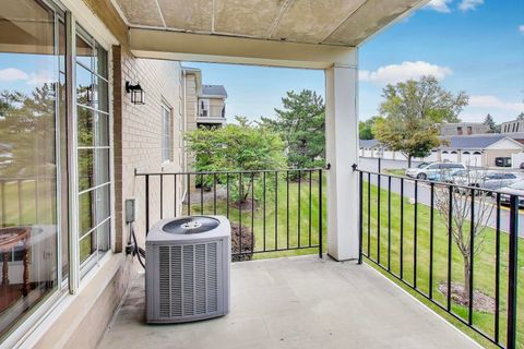 Tiny photo for 462 S President Street #202, Carol Stream, IL 60188 (MLS # 12494504)