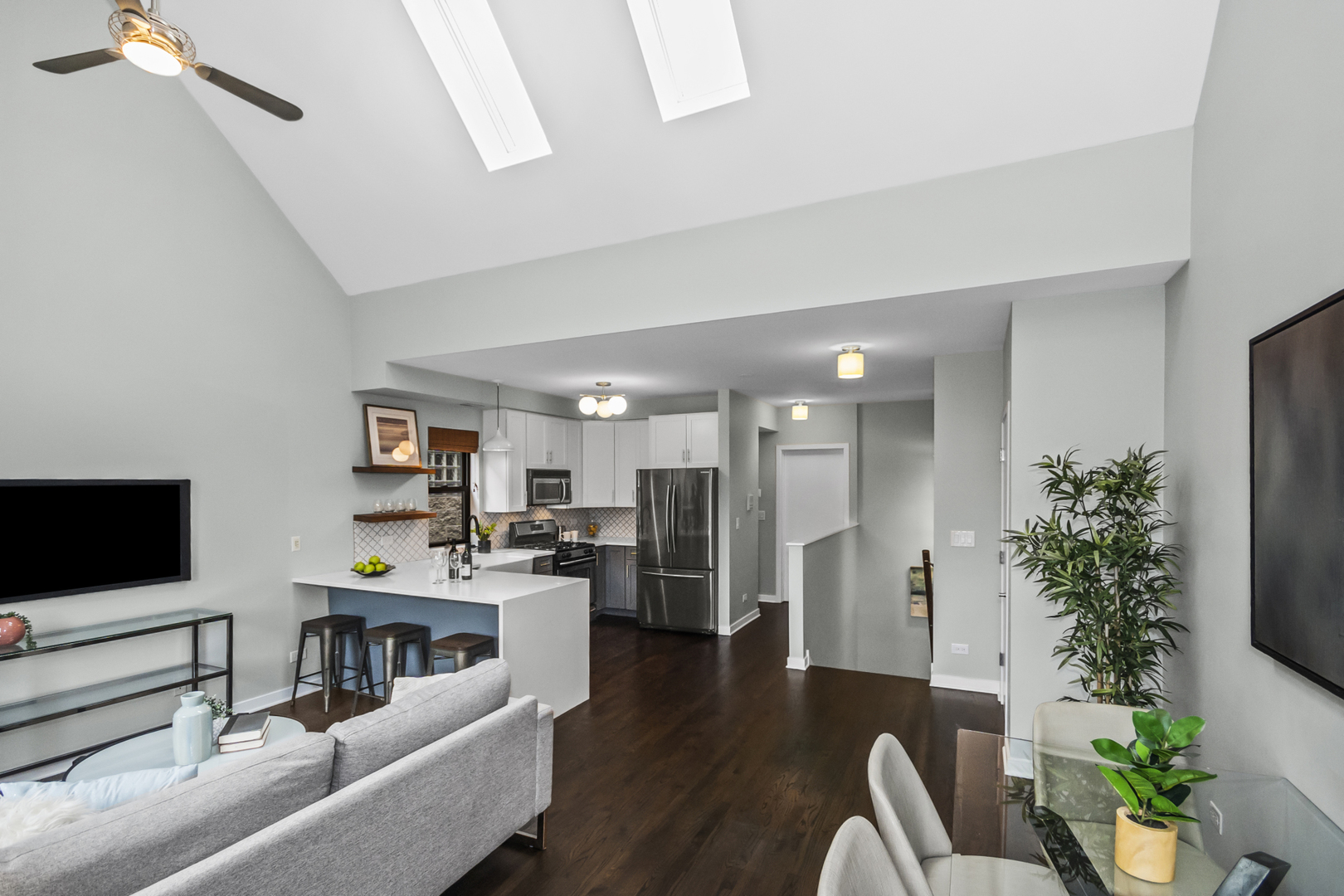 2035 W CRYSTAL Street 3
