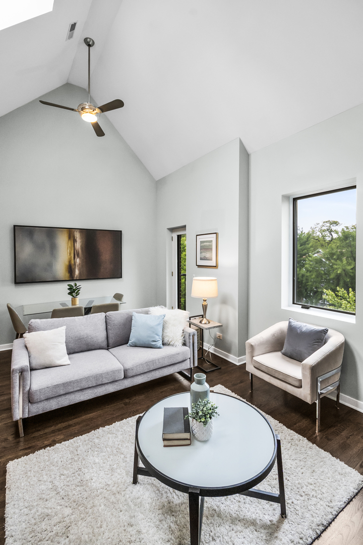 2035 W CRYSTAL Street 3