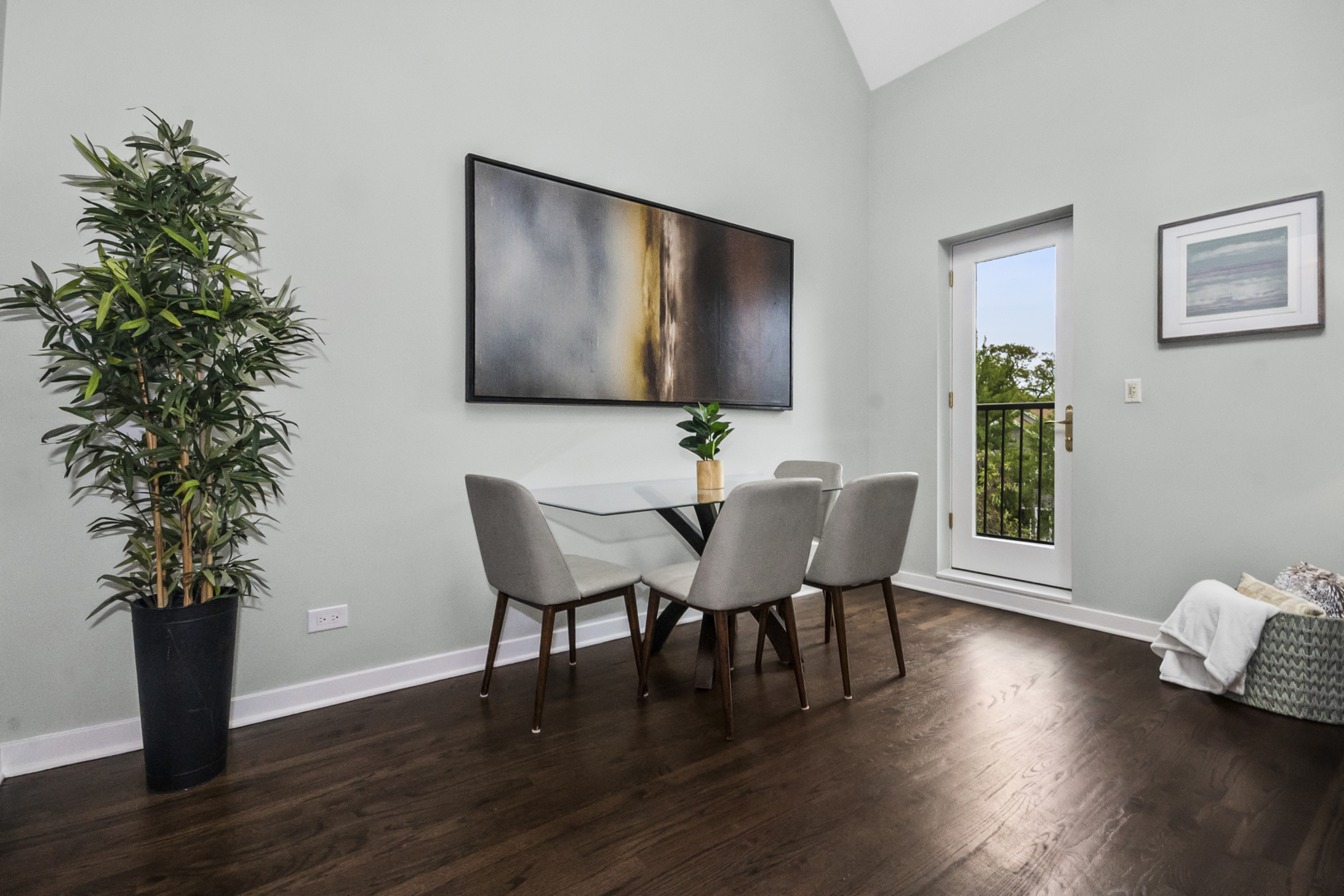 2035 W CRYSTAL Street 3