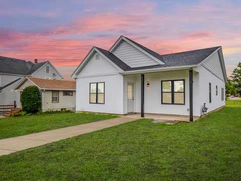 Tiny photo for 94 W 30th Place, South Chicago Heights, IL 60411 (MLS # 12757428)