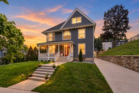 Photo of 824 College Avenue, Davenport, IA 52803 (MLS # 12788904)