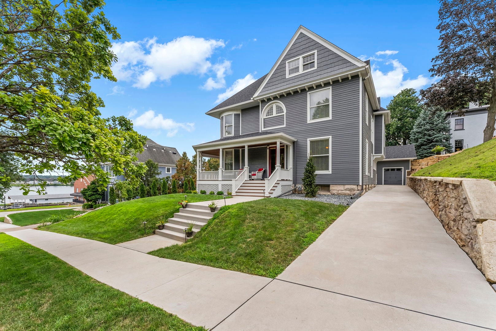 824 College Avenue
