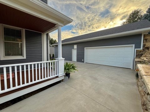 Tiny photo for 824 College Avenue, Davenport, IA 52803 (MLS # 12788904)