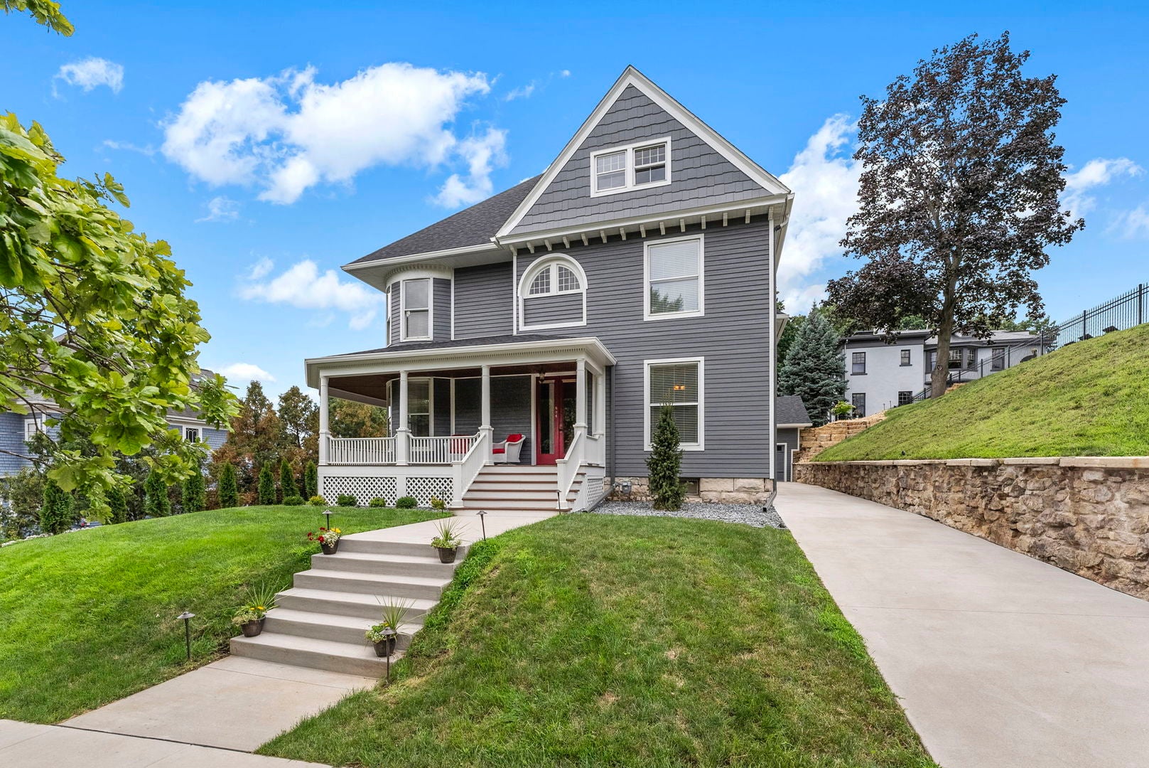 824 College Avenue