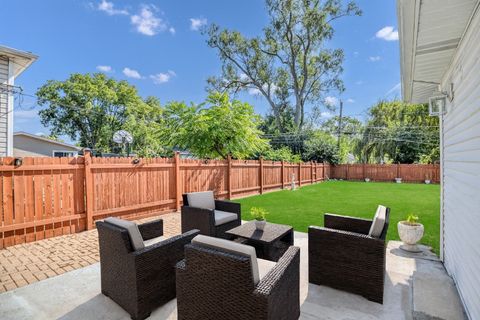 Tiny photo for 615 CORDIAL Drive, Des Plaines, IL 60018 (MLS # 12479414)