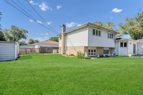Tiny photo for 615 CORDIAL Drive, Des Plaines, IL 60018 (MLS # 12479414)