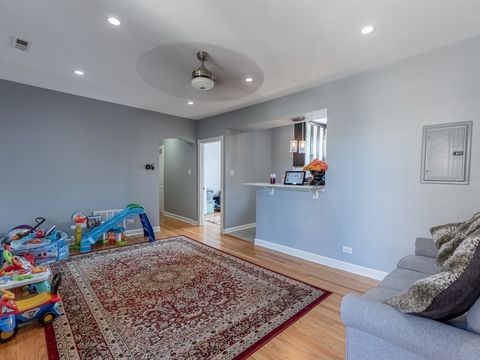Tiny photo for 5717 N Kimball Avenue #2N, Chicago, IL 60659 (MLS # 12488222)