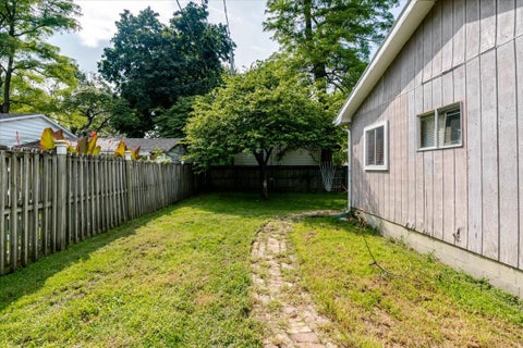 Tiny photo for 1107 E Washington Street, Bloomington, IL 61701 (MLS # 12728090)