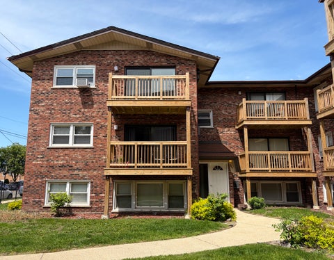 Photo of 6447 S Narragansett Avenue #1B, Chicago, IL 60638 (MLS # 12668438)
