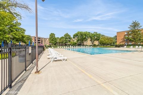 Tiny photo for 245 S Park Lane #424, Palatine, IL 60074 (MLS # 12436643)