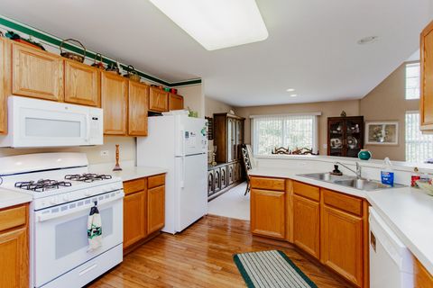 Tiny photo for 940 Beckett Crossing Drive, Mundelein, IL 60060 (MLS # 12490098)