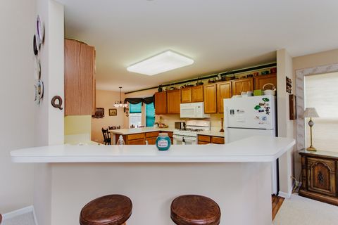 Tiny photo for 940 Beckett Crossing Drive, Mundelein, IL 60060 (MLS # 12490098)