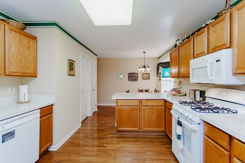 Tiny photo for 940 Beckett Crossing Drive, Mundelein, IL 60060 (MLS # 12490098)